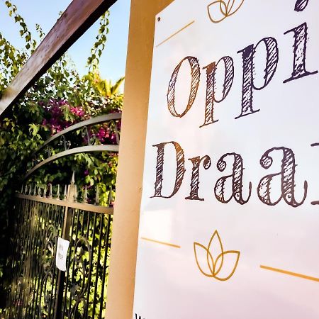 Oppi Draai Guesthouse Оудсхорн Екстериор снимка