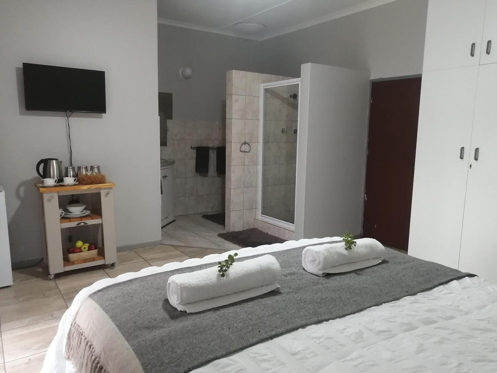 Oppi Draai Guesthouse Оудсхорн Екстериор снимка