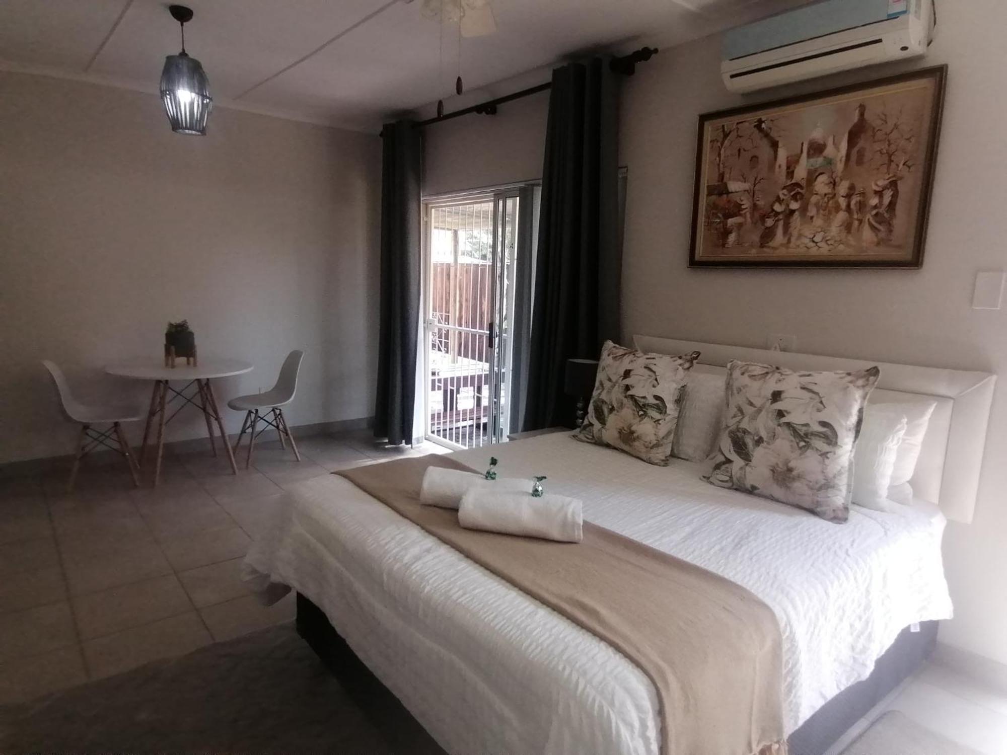 Oppi Draai Guesthouse Оудсхорн Екстериор снимка