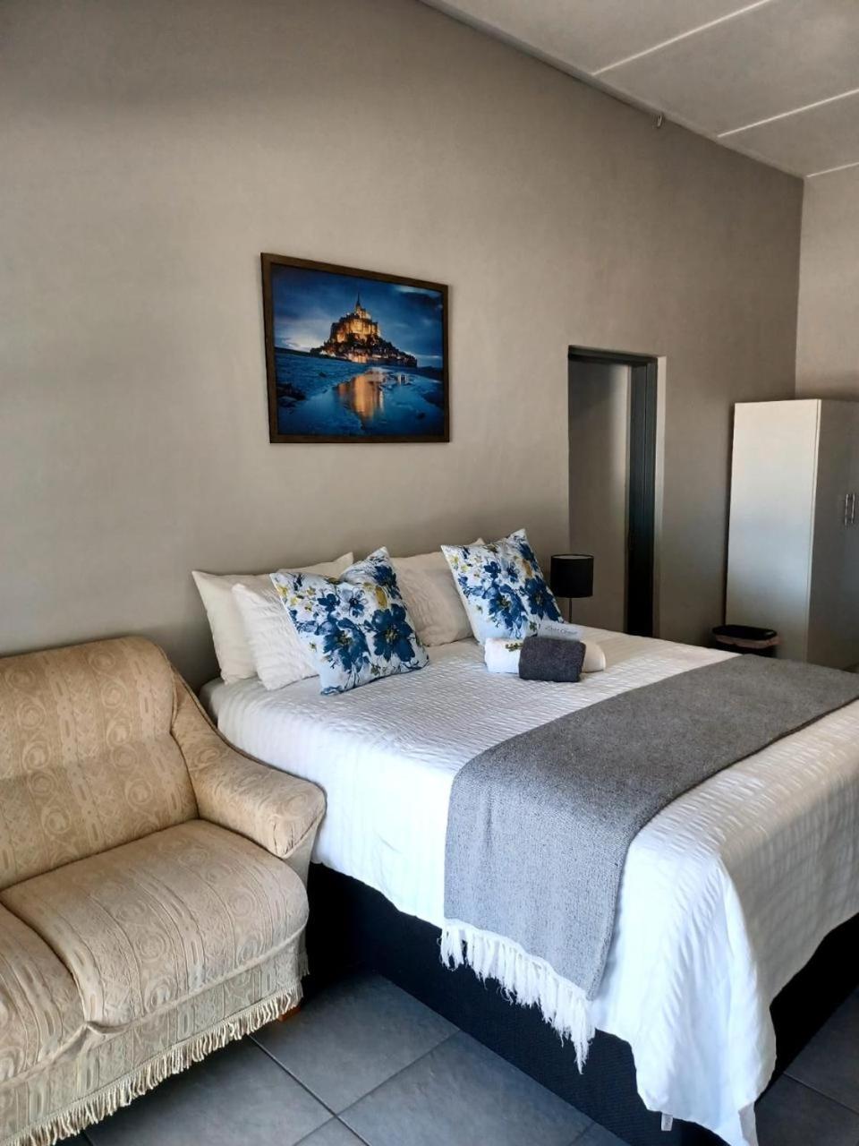 Oppi Draai Guesthouse Оудсхорн Екстериор снимка