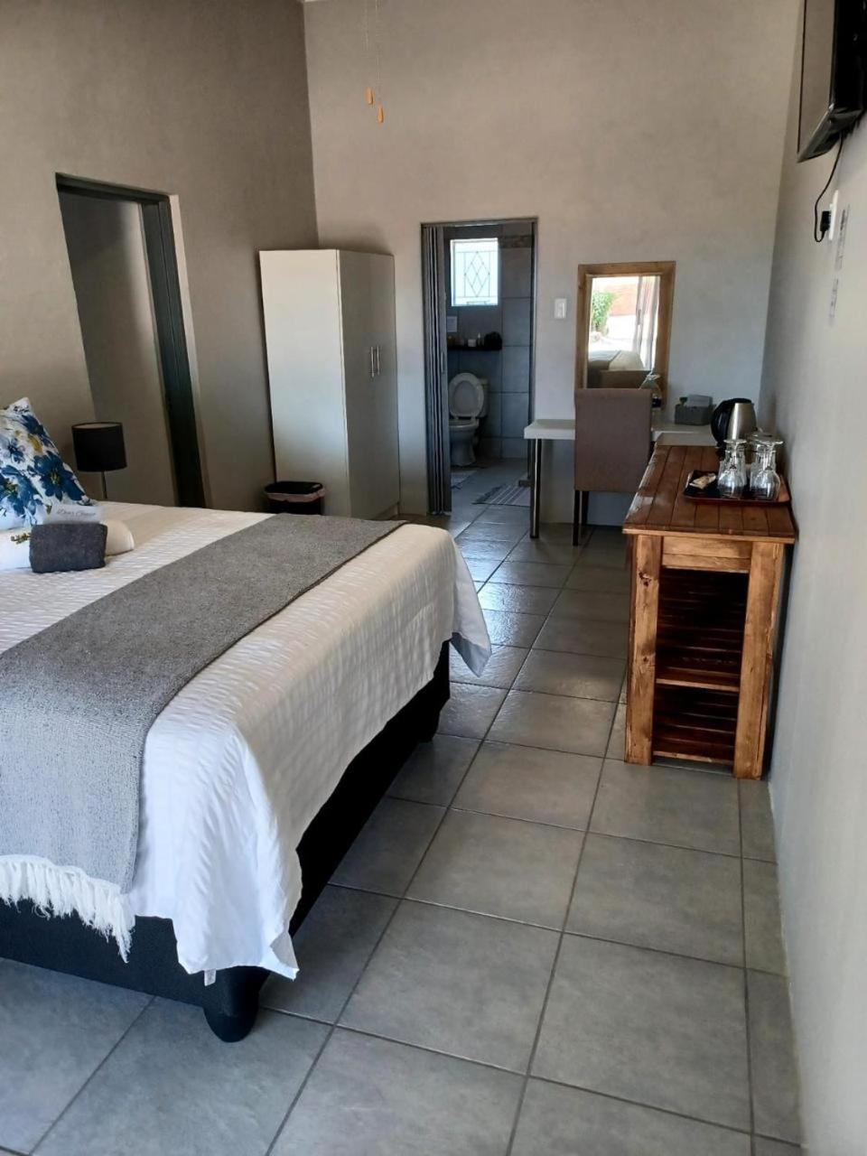 Oppi Draai Guesthouse Оудсхорн Екстериор снимка