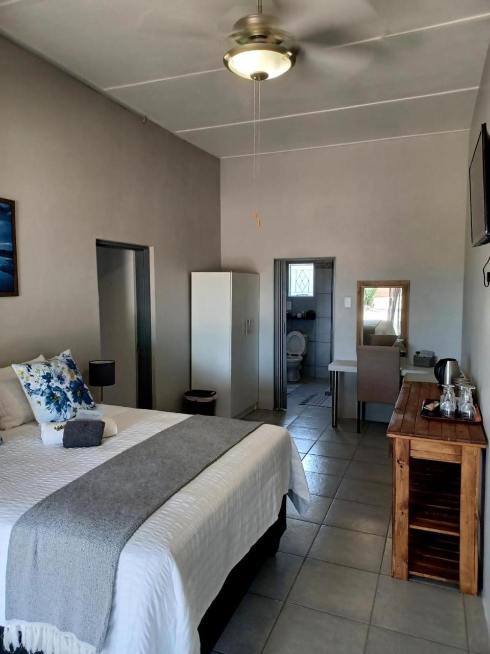 Oppi Draai Guesthouse Оудсхорн Екстериор снимка