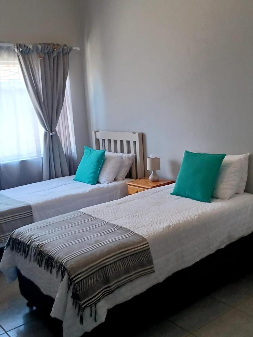 Oppi Draai Guesthouse Оудсхорн Екстериор снимка