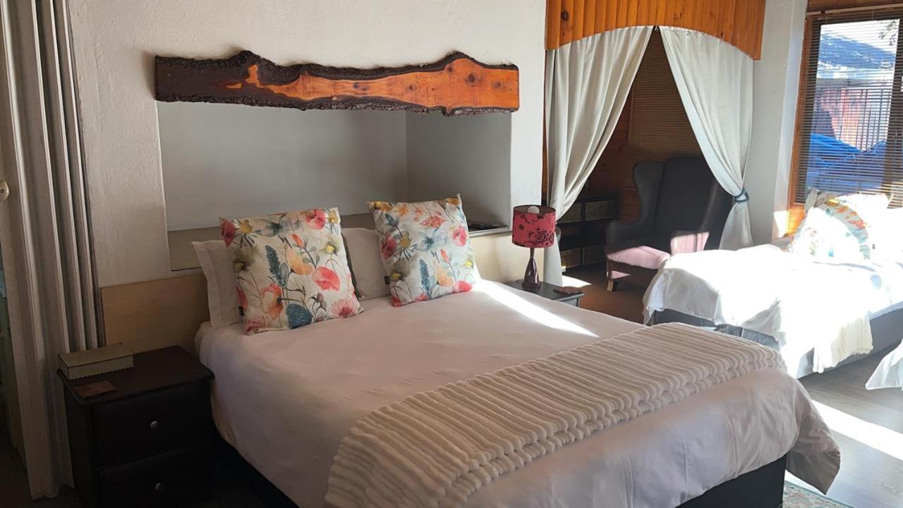 Oppi Draai Guesthouse Оудсхорн Екстериор снимка